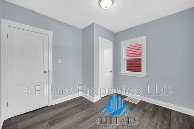 Building Photo - 648 Stewart Ct