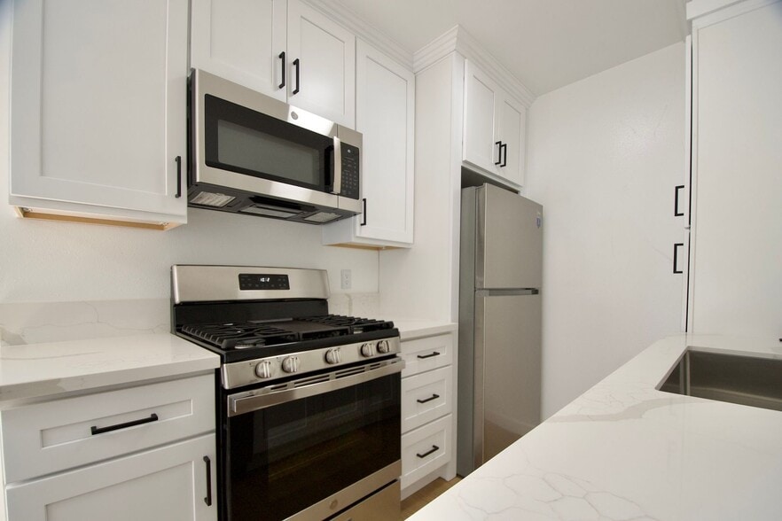 Building Photo - 5652 Colfax Ave