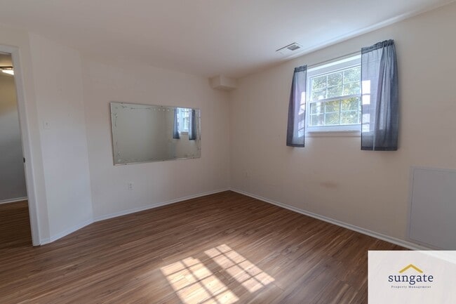 Building Photo - 12 Daria Ct