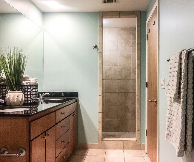 Building Photo - 1312 Live Oak St