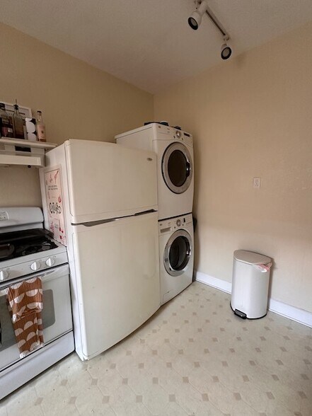 Building Photo - 1307 E 28th St