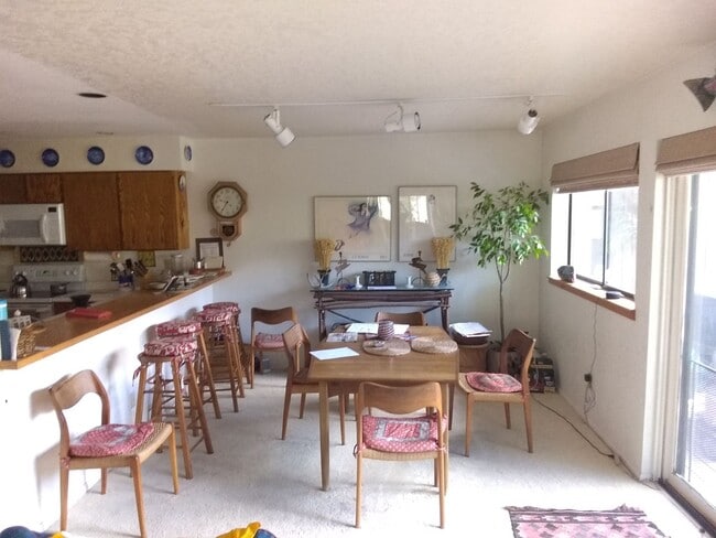 Building Photo - 7 month Lease -3bd/2.5ba Fully Furnished S...