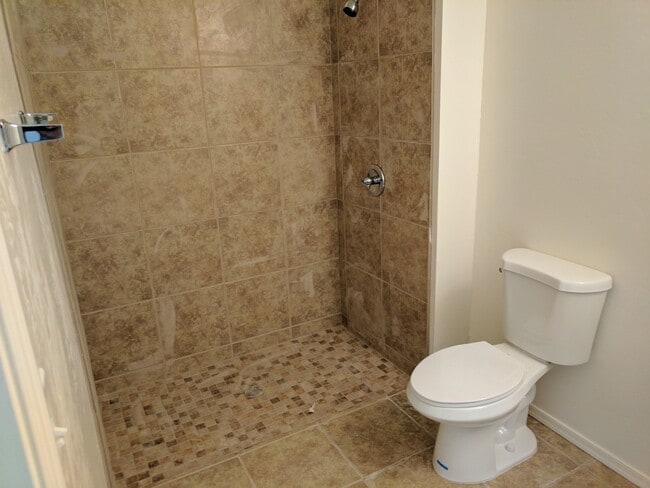 Building Photo - 2 Bedrooms and 2 Bath Rental