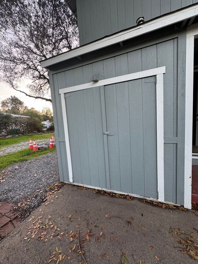 Building Photo - Spacious Country Home w/ HUGE SHOP!