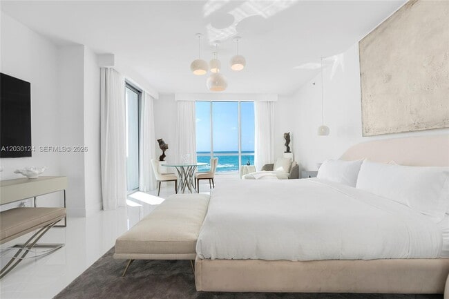 Building Photo - 5959 Collins Ave