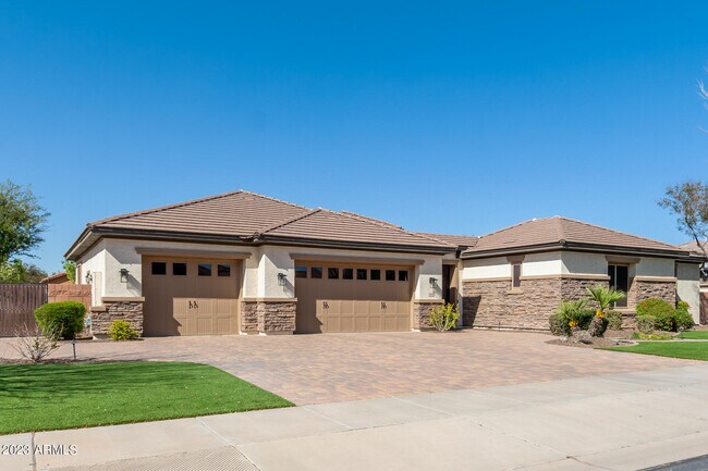 Building Photo - 19888 E Russet Rd