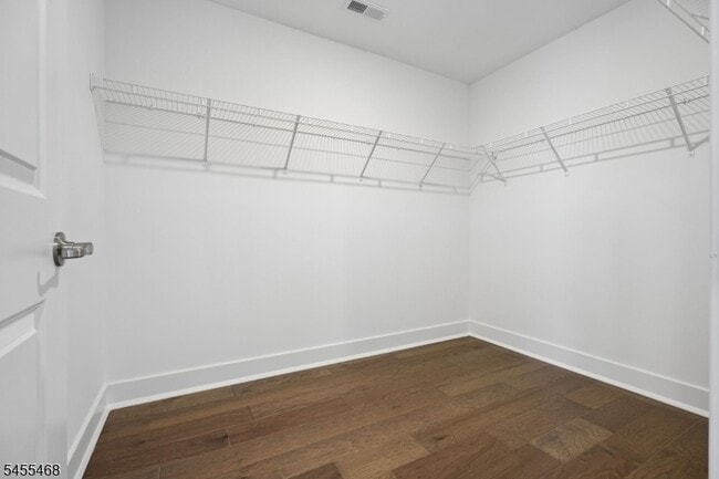 Building Photo - 52 Eastwood Ter