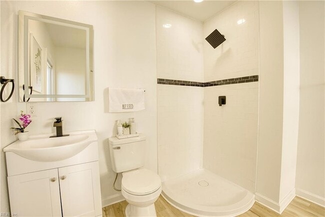 Building Photo - 910 Rugby St