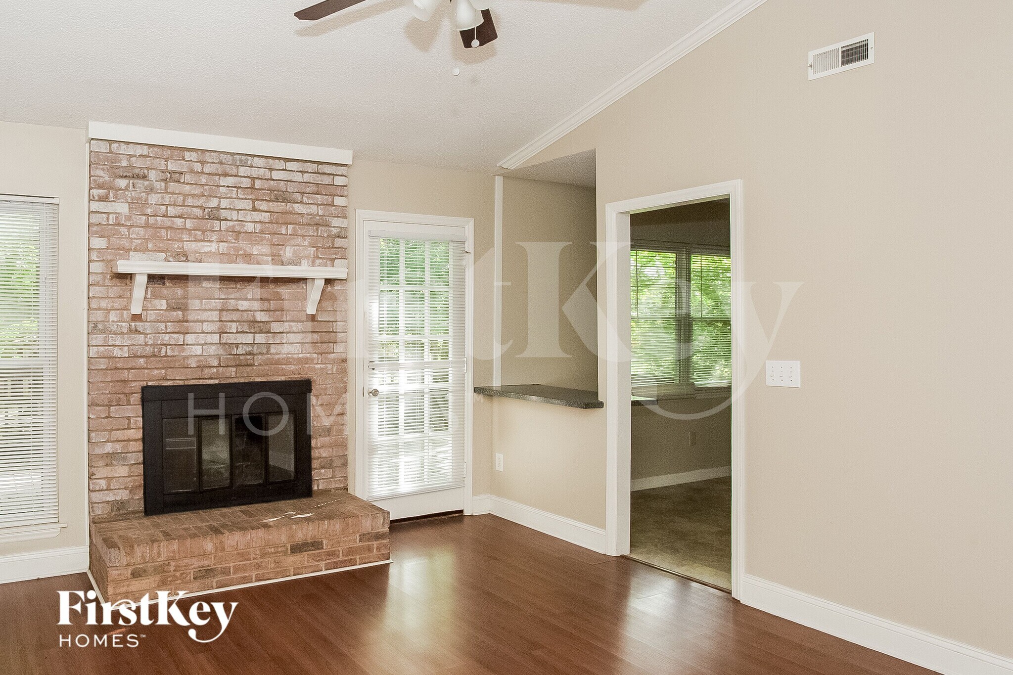 Building Photo - 10017 Topeka Dr