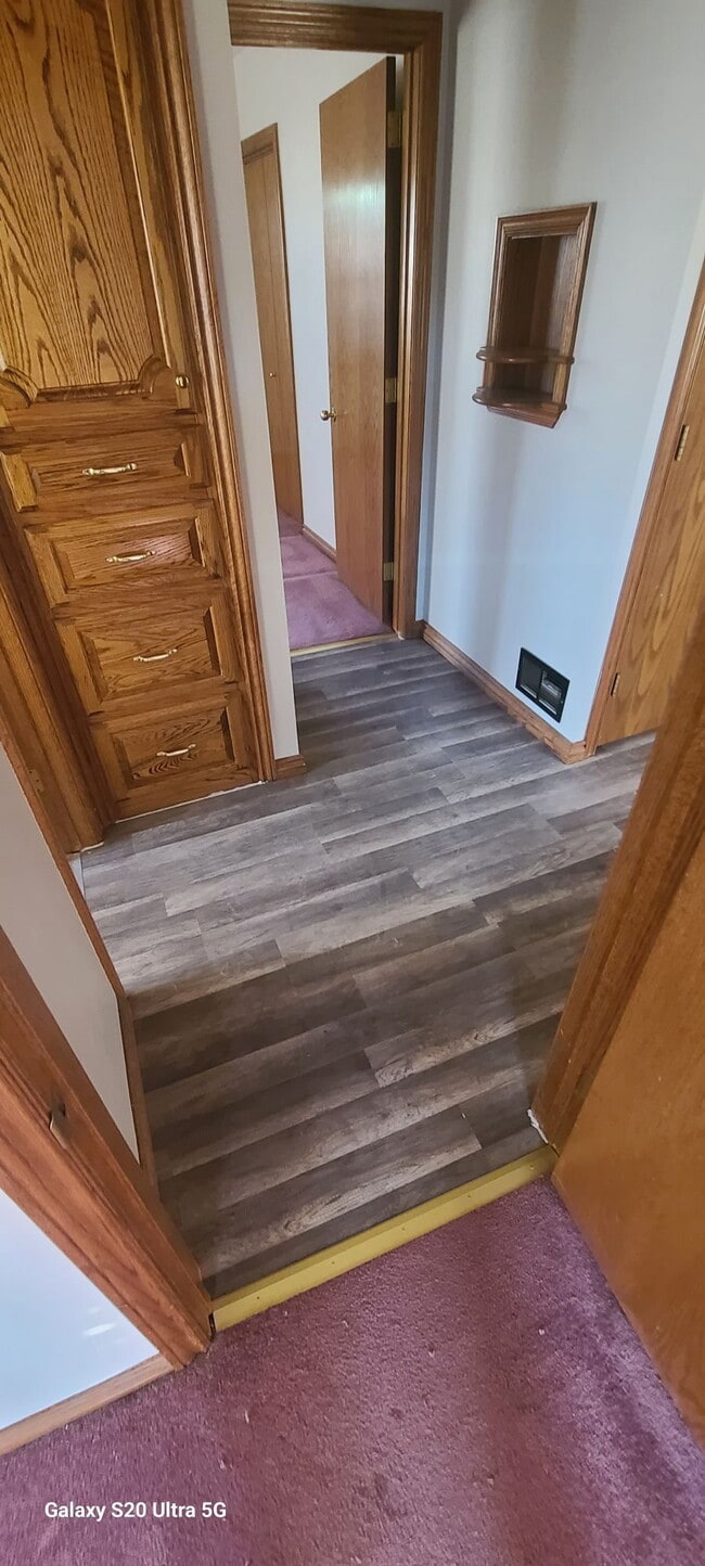 Building Photo - 610 N 6th Ave