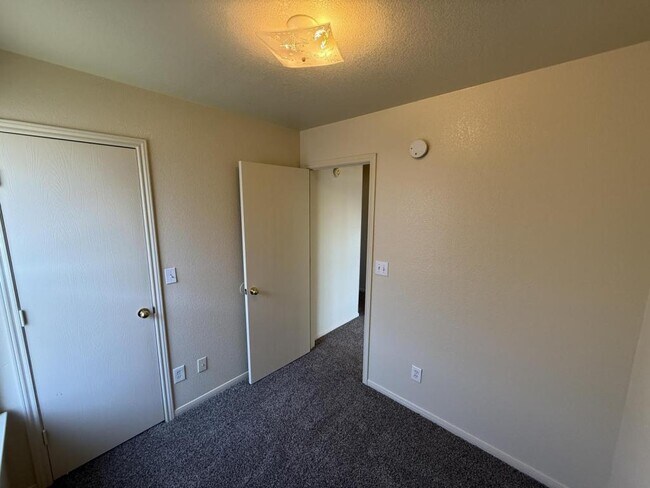 Building Photo - 2811 Cantabrian Dr