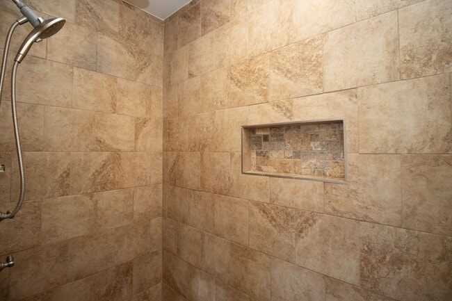 Building Photo - Immediate move-in! Short-term lease! Spacious 4BR/3BA Home Near USC!