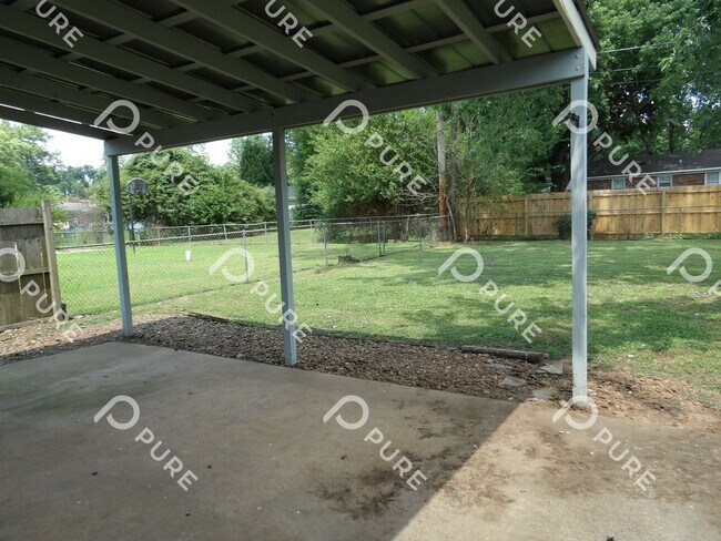 Building Photo - 2108 Linde St NW