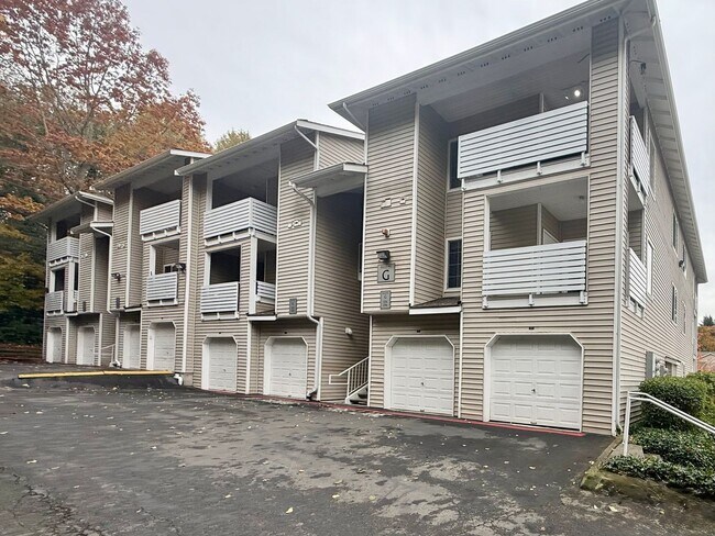 Building Photo - Bokara By The Lake Condo - Renton