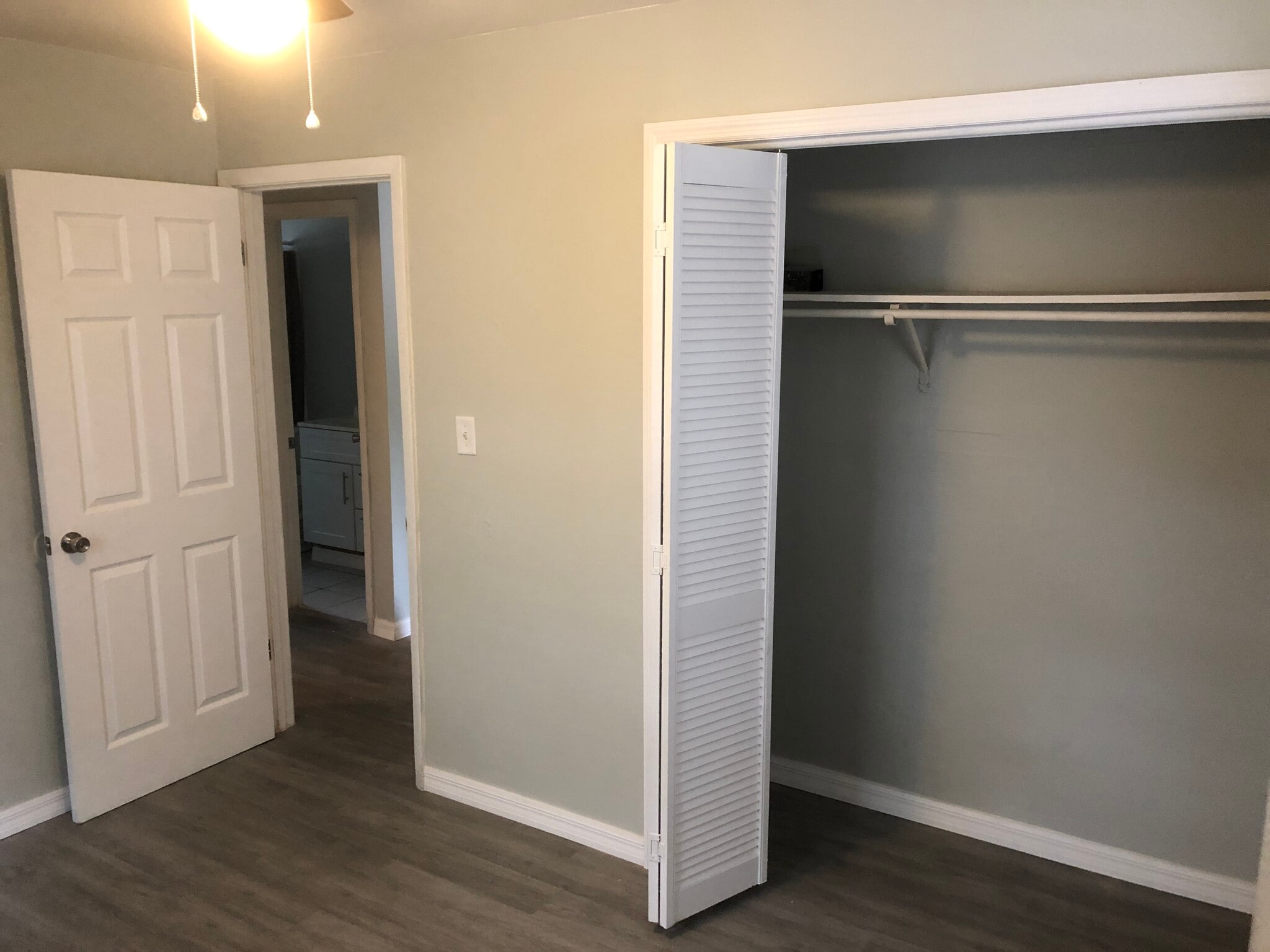 Building Photo - 9803 N Aster Ave