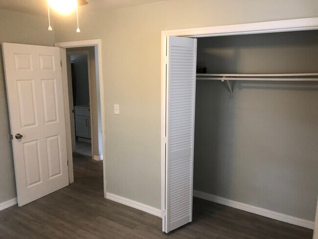 Building Photo - 9803 N Aster Ave