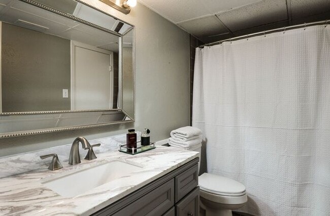 Building Photo - Available Now! 2 bedroom 1 bath in Lindale Tx!