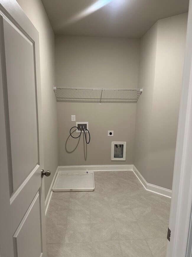 Building Photo - 1519 Windward Dr