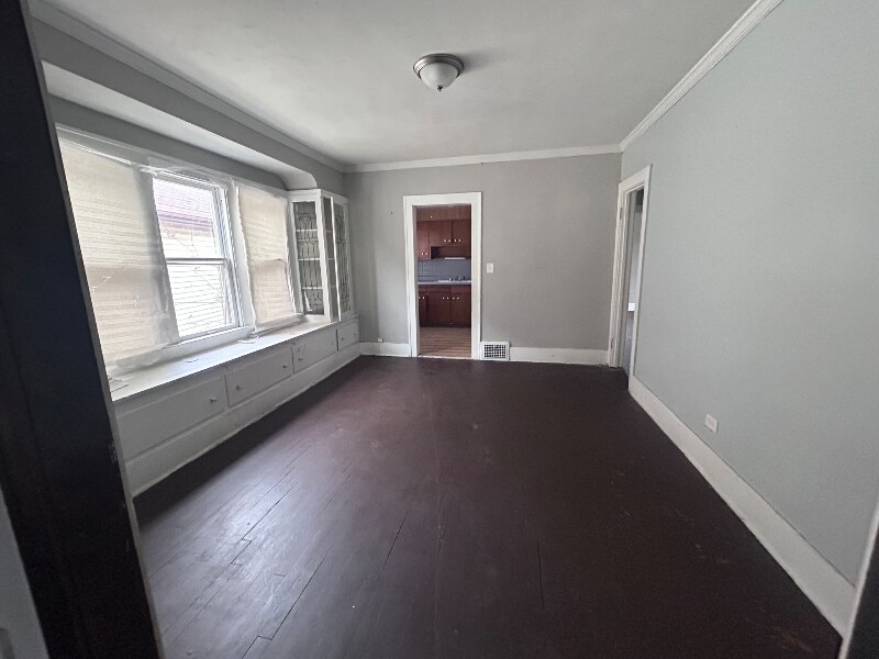 Building Photo - 977 E 128th St