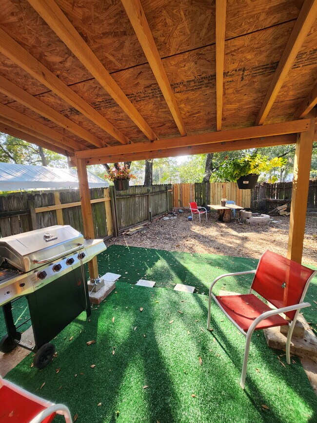 Building Photo - 10045 Emerald Creek Dr