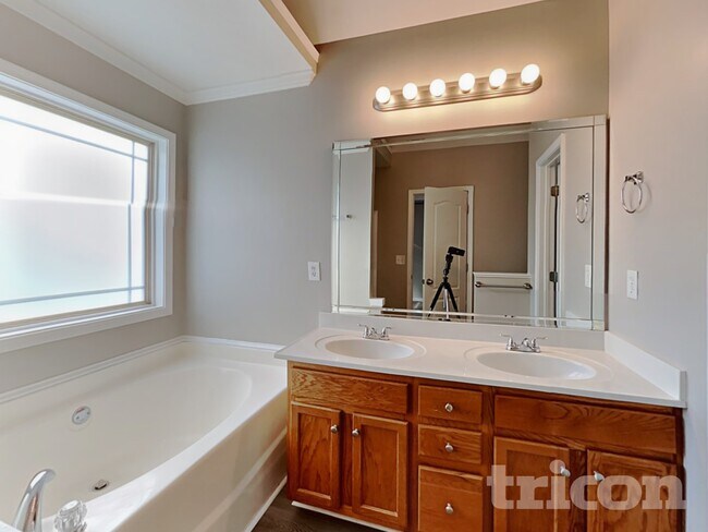 Building Photo - 209 Arbor Dr