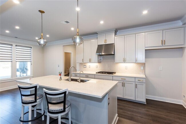 Building Photo - 5015 Montes Ln