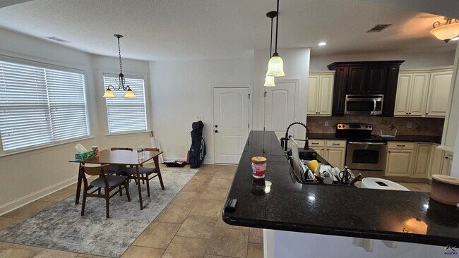 Building Photo - 103 Clarissa Dr