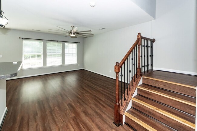Building Photo - 5150 Trump St