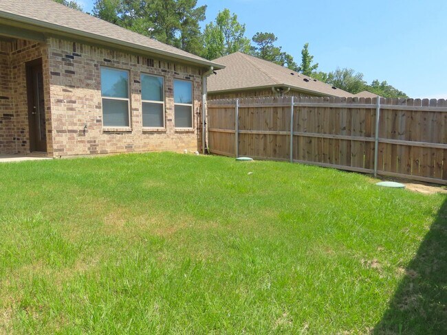 Building Photo - Bullard ISD! Gorgeous 2 Bedroom, 1 Bath Du...