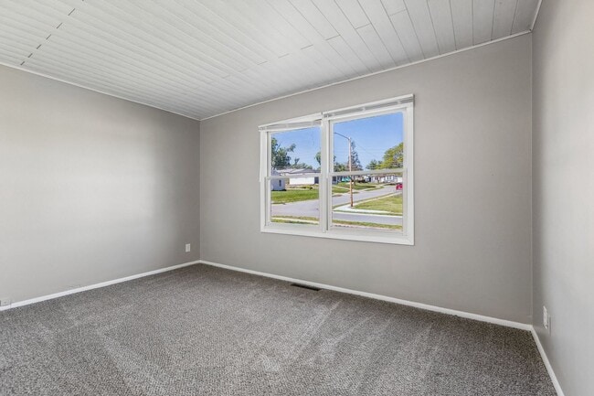 Building Photo - 7013 La Vista Dr