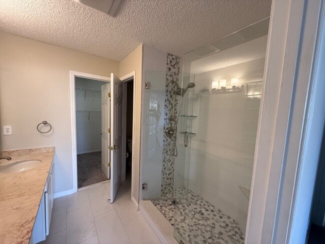 Building Photo - 13 Regency Rd