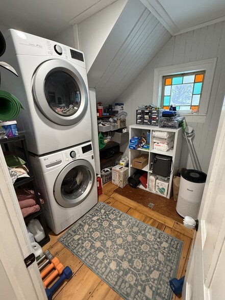 Washer/Dryer/Closet - 223 Pearl St