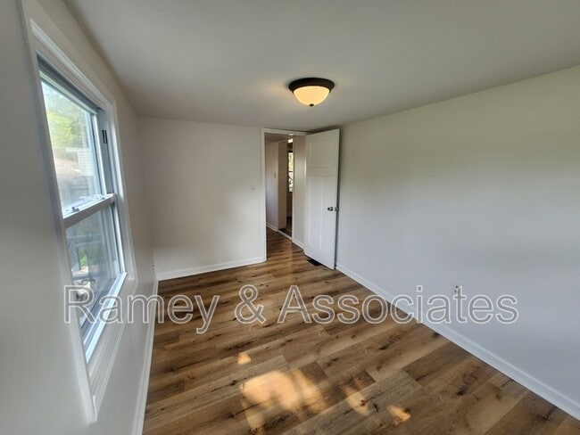 Building Photo - 2112 Ratcliffe Ave