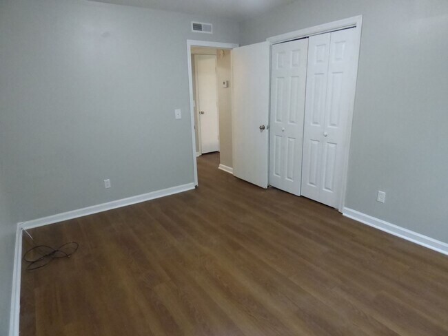 Building Photo - Two-bedroom Duplex in Gallatin