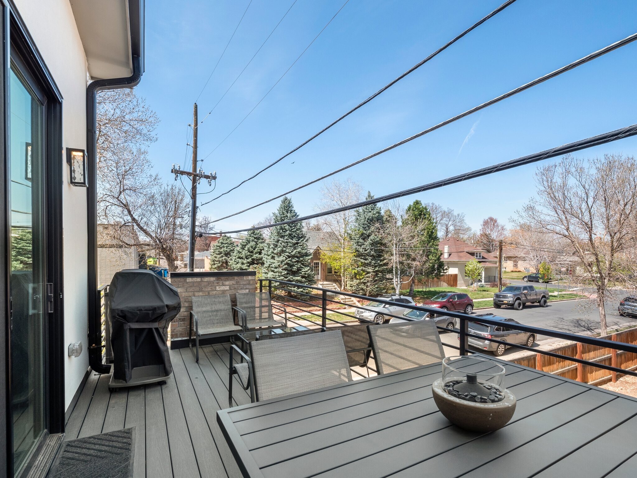 Outdoor dining w gas grill - 3840 Eliot St