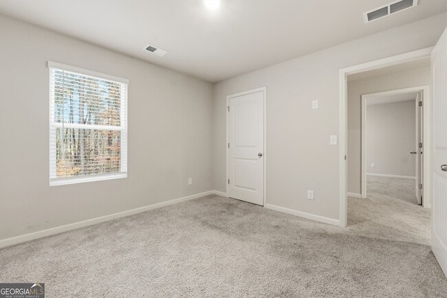 Building Photo - 6615 Bluffview Dr