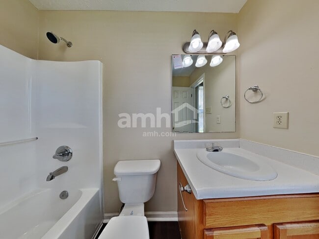 Building Photo - 710 Gatewood Dr