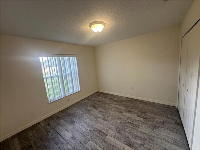 Building Photo - 809 Dennis Ave