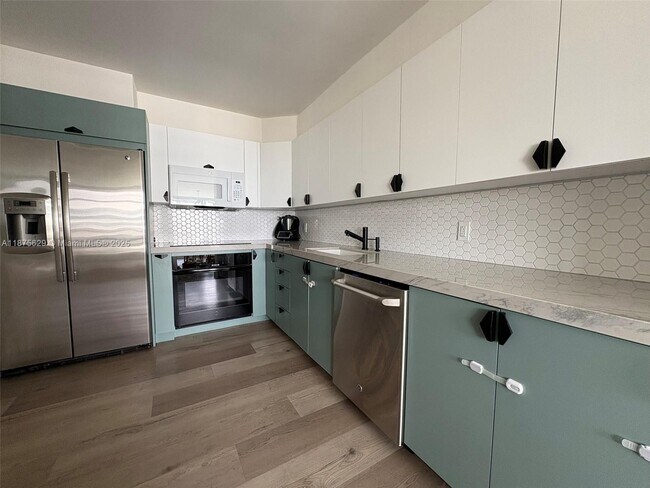 Building Photo - 5750 Collins Ave