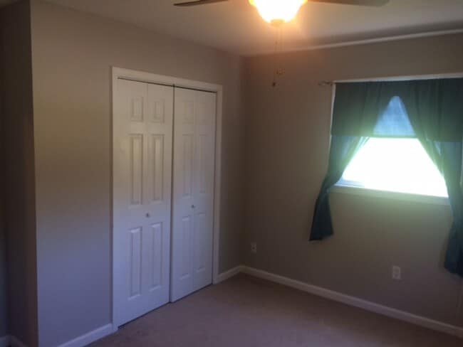 Building Photo - 3 Bed 2 Bath Home