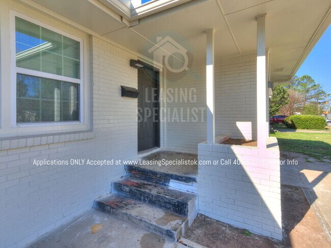 Building Photo - Charming Mid Norman 3 Bed 2 Bath Home!