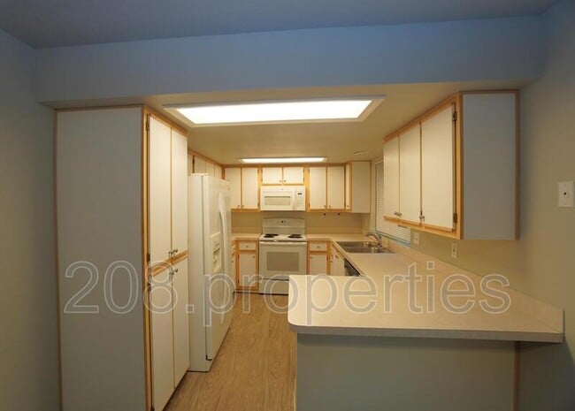 Building Photo - 1009 N Stilson Rd