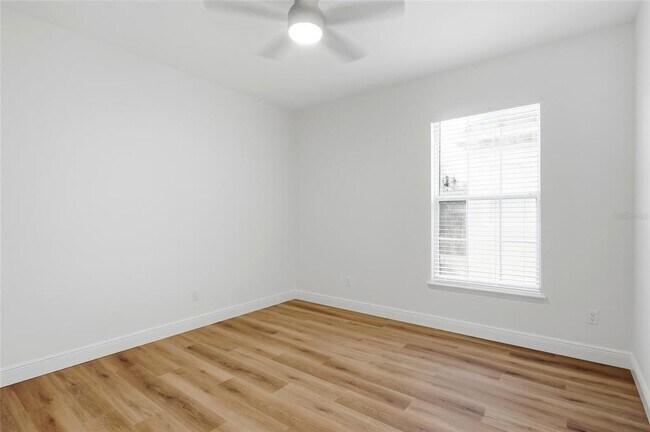 Building Photo - 912 Waterside Dr