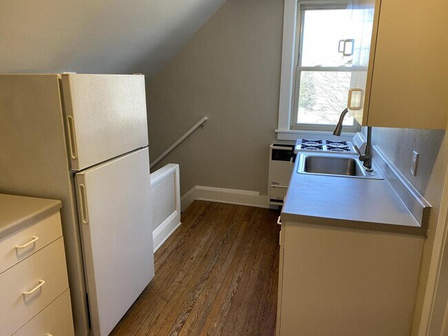 Building Photo - 1686 Coventry Road #Third Floor