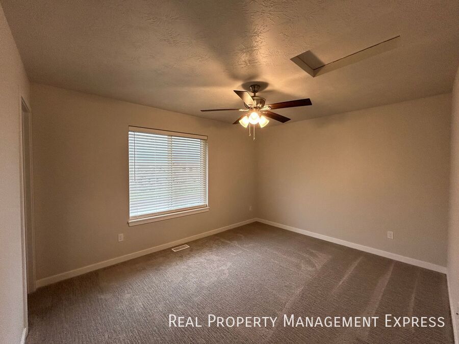 Building Photo - 2 Bedroom 1.5 Bathroom Home for Rent