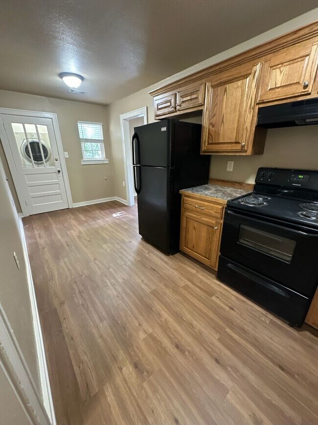 Building Photo - Dan Owens Properties