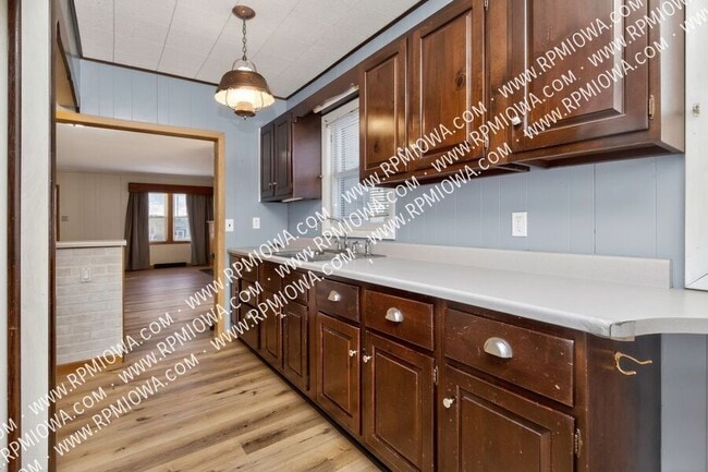 Building Photo - 3620 E 7th St