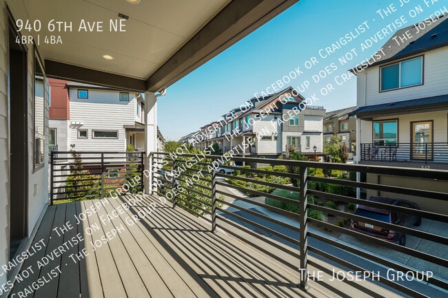 Building Photo - 940 6th Ave NE