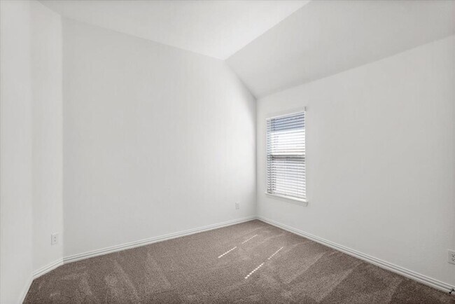 Building Photo - 1425 Cole Ests Dr
