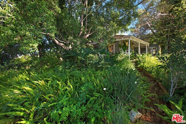 Building Photo - 3231 Coldwater Canyon Ln